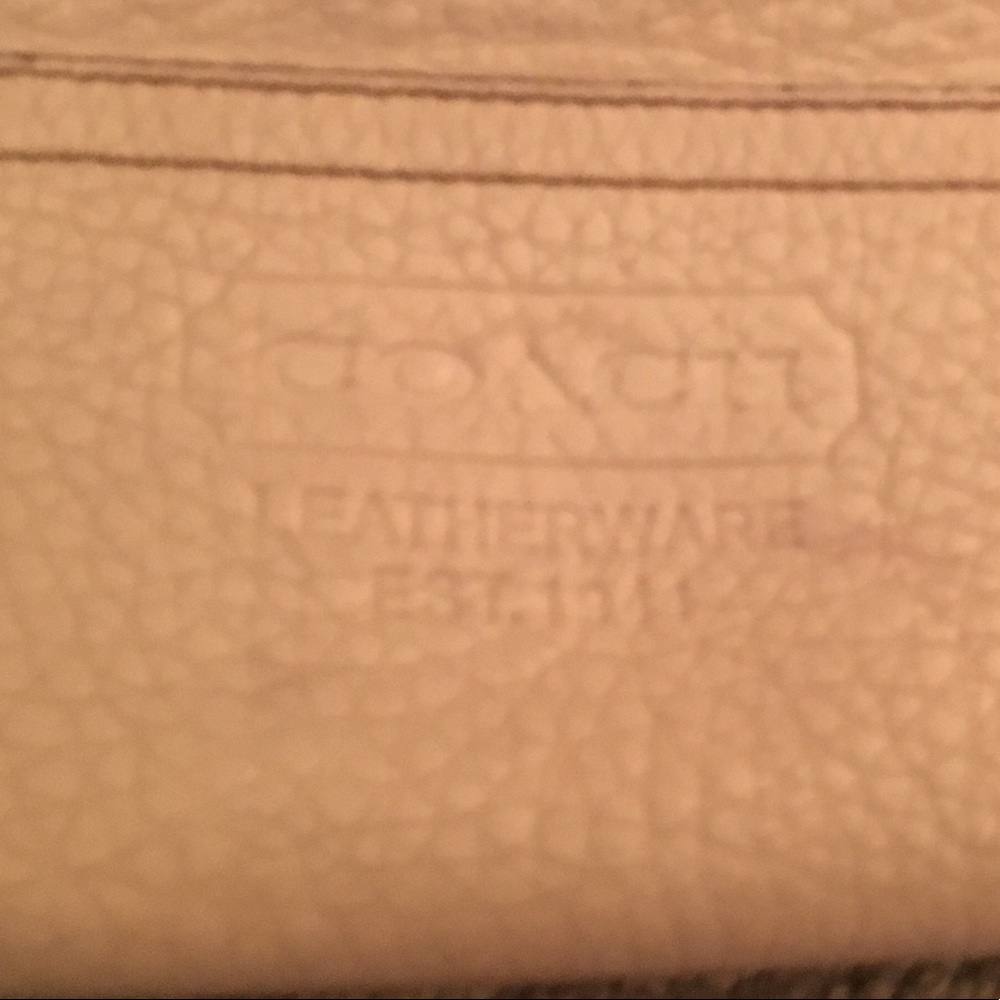 Coach Off White Premium Leather Bag Includes Coach Strawberry Keychain